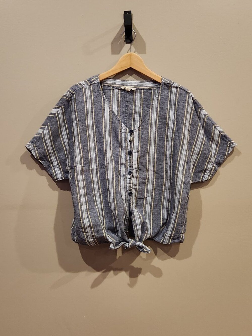 BeachLunchLounge Blue Striped Tie Front Linen Blend Top Size Medium